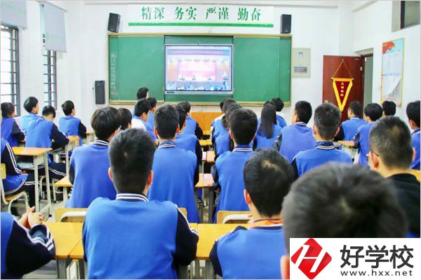 長沙華中涉外職業(yè)高中的商務日語專業(yè)怎么樣？學費貴嗎？