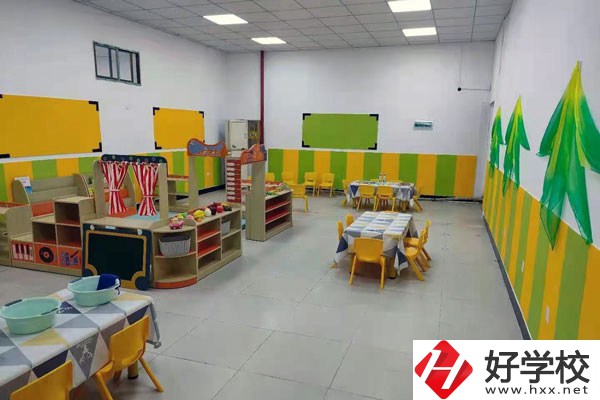 長沙市益立中等職業(yè)技術(shù)學(xué)校幼兒實(shí)訓(xùn)室