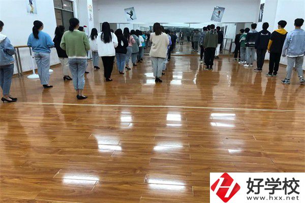 婁底市文德信息工程職業(yè)學校實訓室