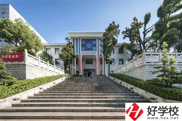 長(zhǎng)沙建筑工程學(xué)校是公辦還是民辦？