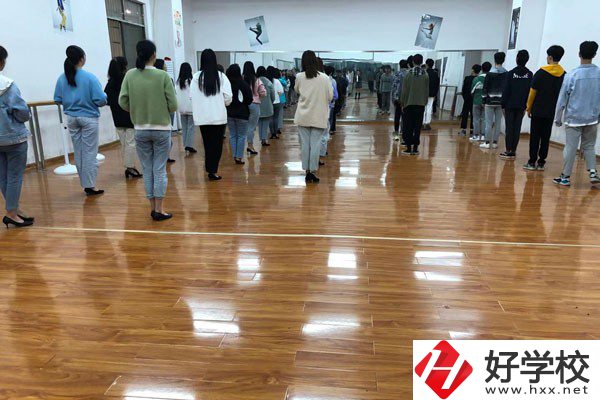 婁底市文德信息工程職業(yè)學校實訓室