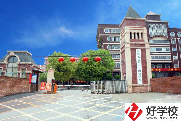 長沙市拔萃中等職業(yè)學(xué)校有哪些專業(yè)？學(xué)費(fèi)是多少？